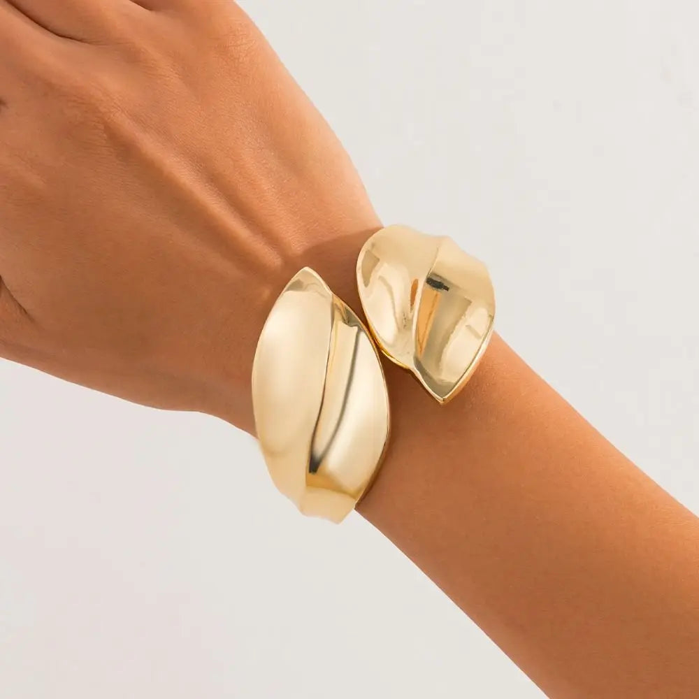 Chunky Wide Cuff Bracelet - VEYAROSE