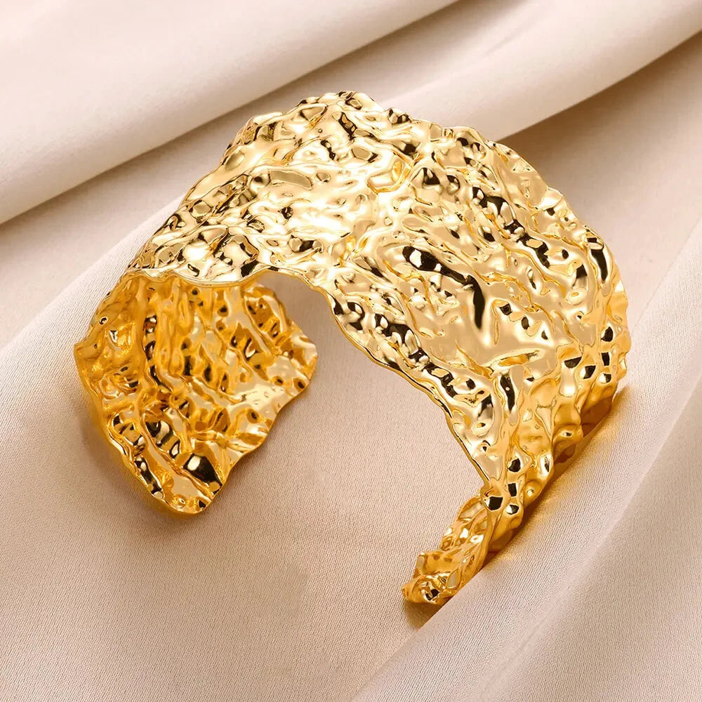 Exquisite Classic Cuff Bracelet - VEYAROSE