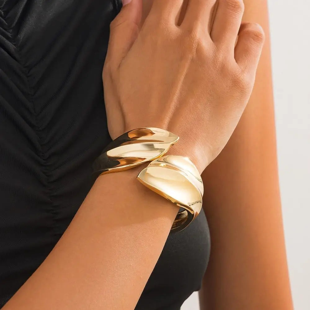 Chunky Wide Cuff Bracelet - VEYAROSE
