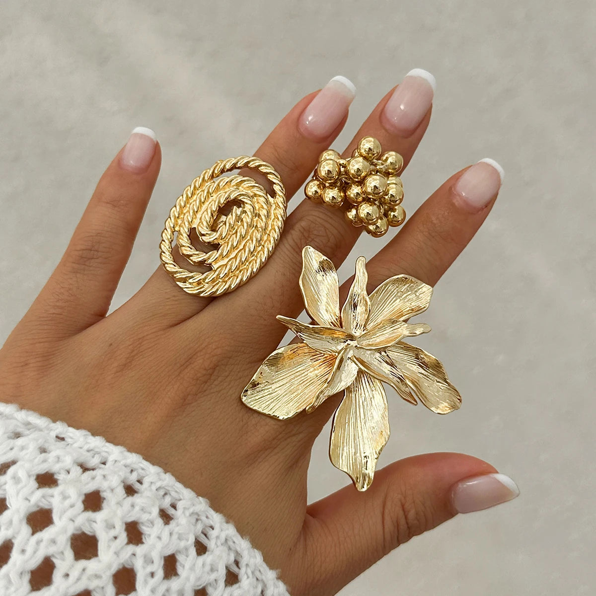 Flower Geometric Ring - VEYAROSE