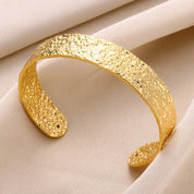 Exquisite Classic Cuff Bracelet - VEYAROSE