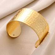 Exquisite Classic Cuff Bracelet - VEYAROSE