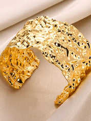 Exquisite Classic Cuff Bracelet - VEYAROSE