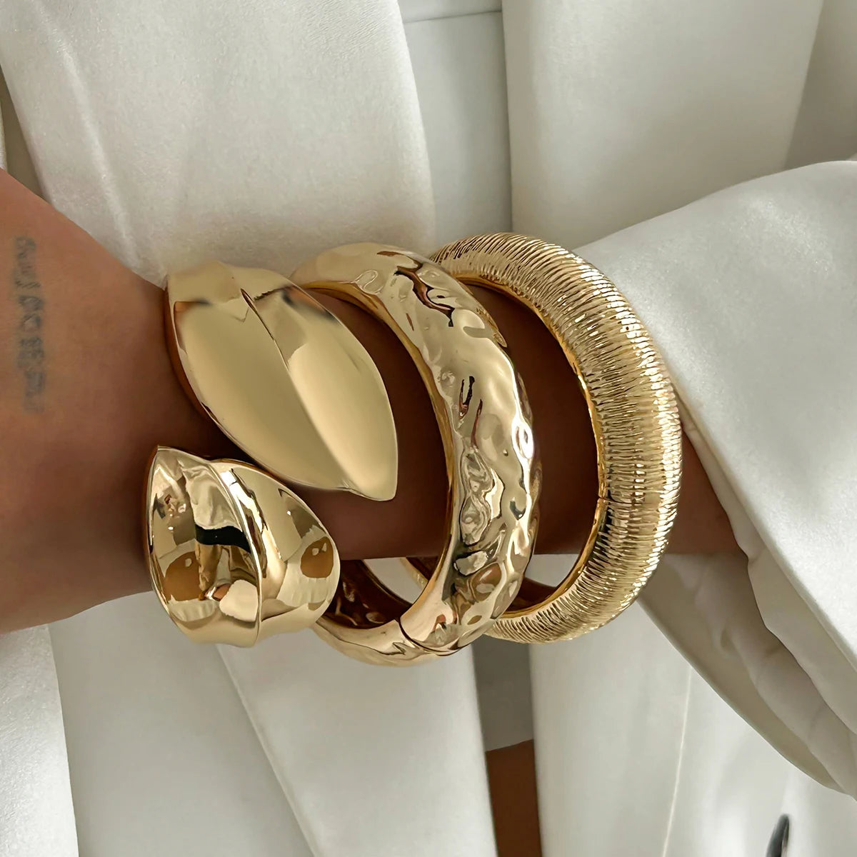 Geometric Chunky Wide Ring - VEYAROSE