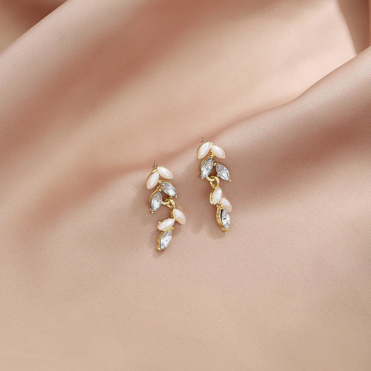 Crystal Pearl Tassel Drop Earrings - VEYAROSE
