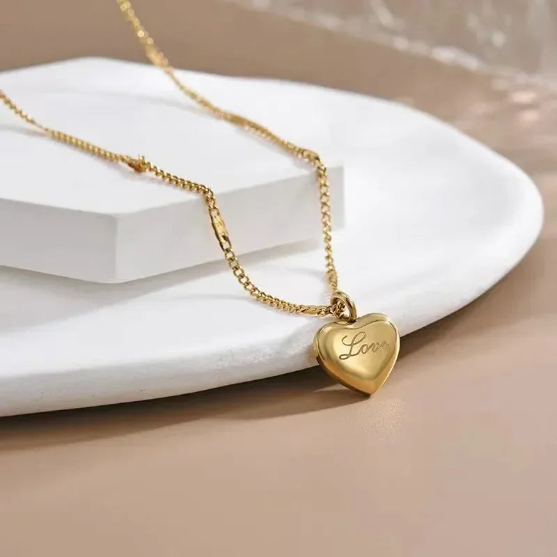 Heart Geometric Necklace - VEYAROSE