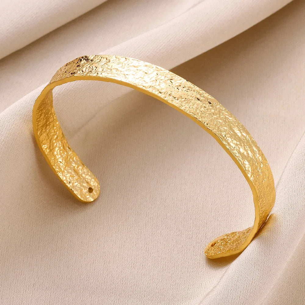 Exquisite Classic Cuff Bracelet - VEYAROSE