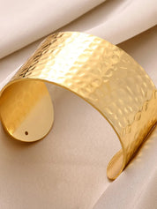 Exquisite Classic Cuff Bracelet - VEYAROSE