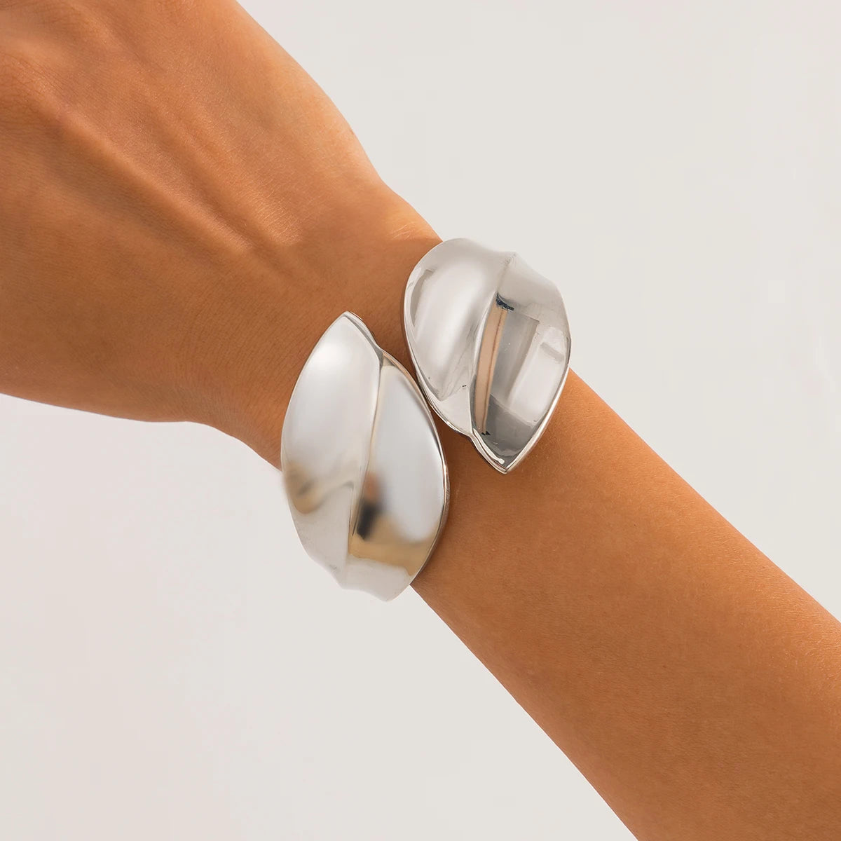 Geometric Chunky Wide Ring - VEYAROSE
