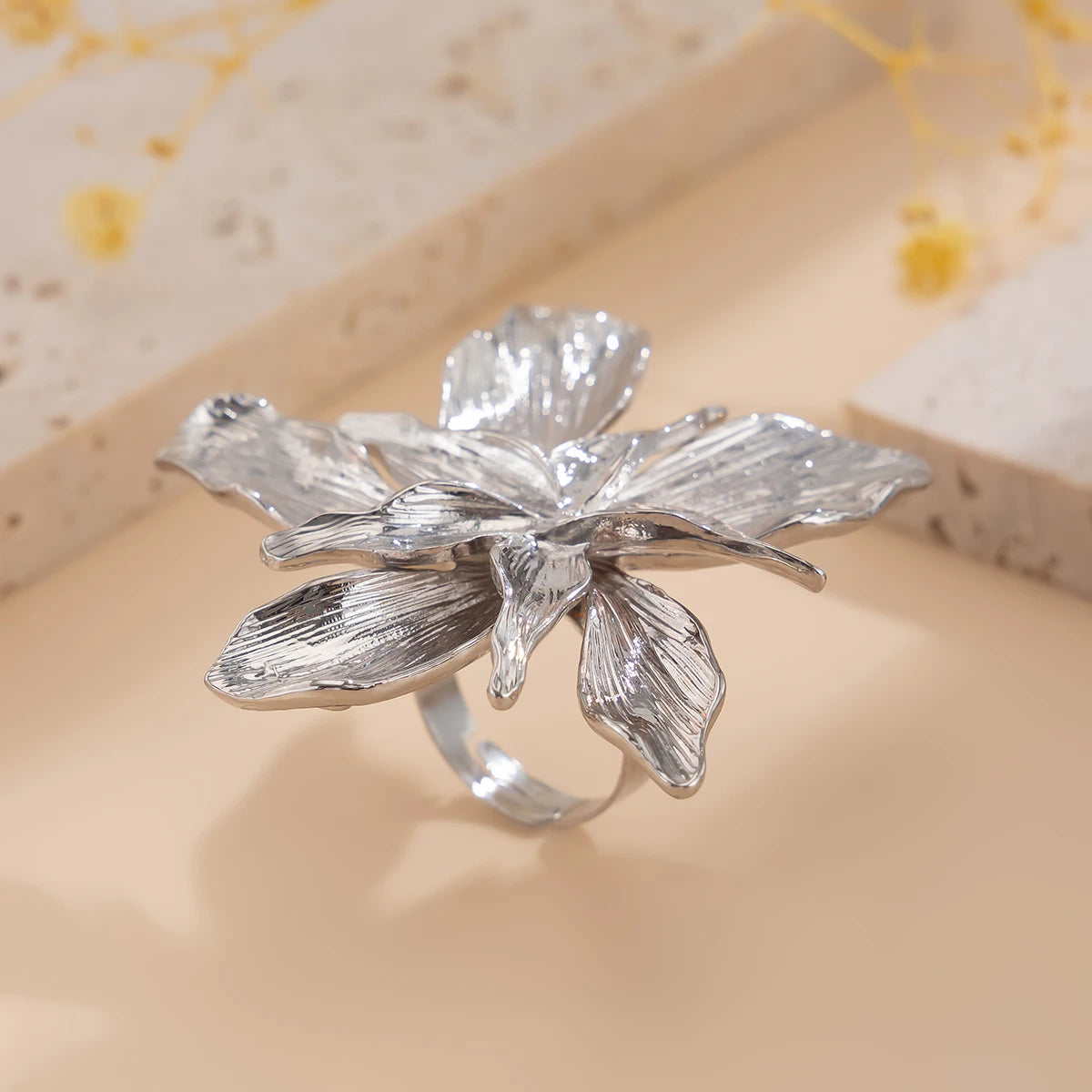 Flower Geometric Ring - VEYAROSE
